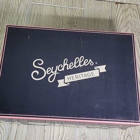 Seychelles Whirl Embossed Gold Metallic Round Toe Slingback Pumps Womens 6.5 NEW - Picture 15 of 15